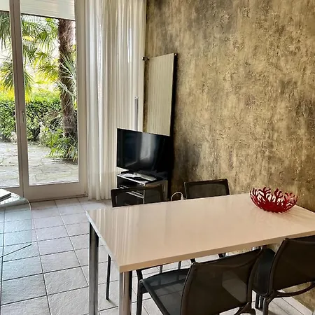 Mit Aussicht Auf Maggiore & Pool Apartment Tenero-Contra